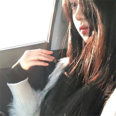 腰间持枪